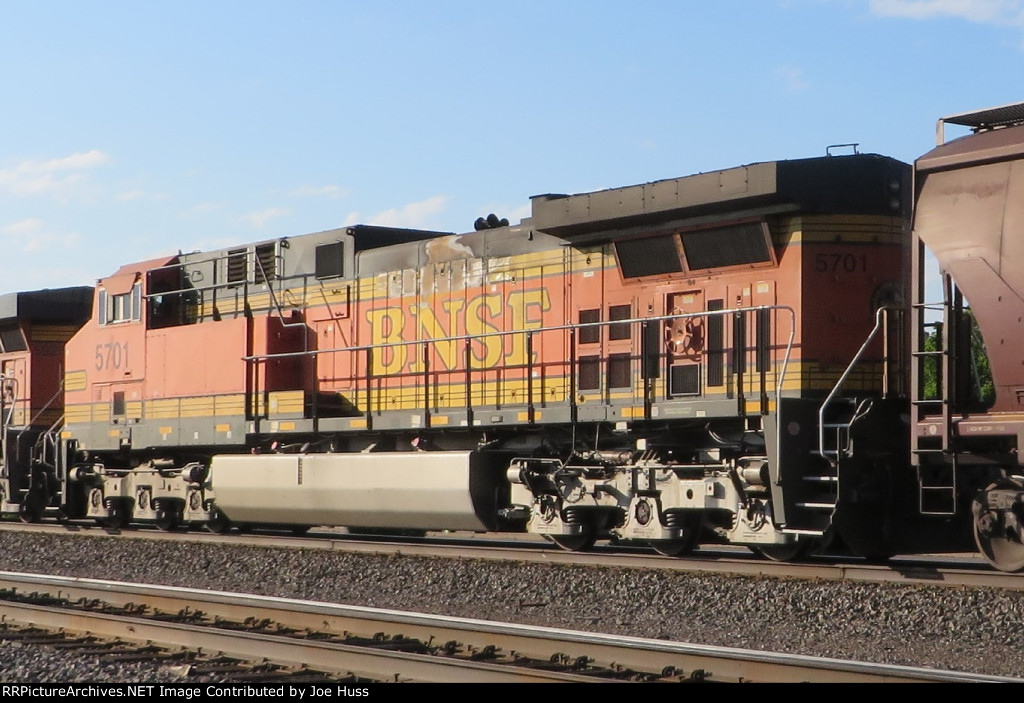 BNSF 5701